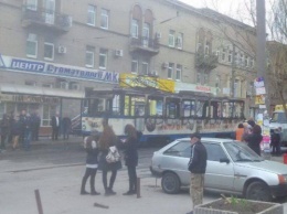 В центре Запорожья загорелся трамвай с пассажирами (Фото)