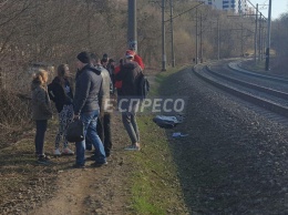 В Киеве поезд насмерть сбил подростка, делавшего экстрим-селфи