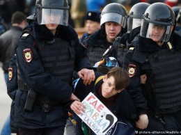 Amnesty International требует освободить задержанных участников митингов в РФ