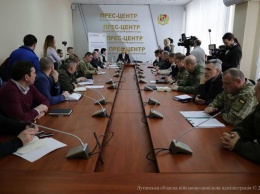 В Луганской области говорили про обстрелы и пункты пропуска