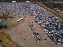 В США обнаружили склад с тысячами запрещенных после «Дизельгейта» машин