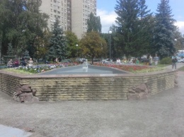 В Шевченковском районе открыли сквер с фонтаном