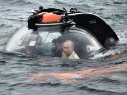 Daily Mail: Погружение Путина на дно Черного моря напоминает сцену из фильма про Бонда