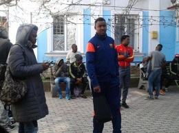 Все на выход: суд обязал нелегалов из Камеруна и Бельгии покинуть Крым