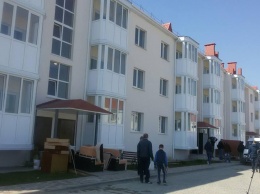 Получившие от государства новое жилье жители Керчи недовольны цветом обоев - журналистка