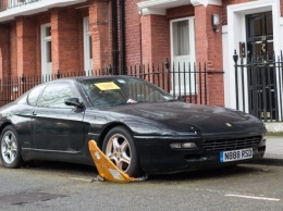 Ничейное купе Ferrari 456 два года стоит посреди Лондона