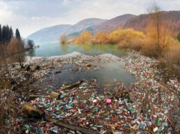 Озера Закарпатья завалило мусором