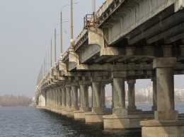 Новый мост в Днепре: подрядчик обещает поднапрячься