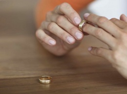Ученые назвали неожиданный предвестник развода. А вашей семье он не грозит?