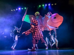 Рыба-клоун, дрессированный петушок и беглец из психушки: в Одессе стартовала «Комедиада»