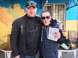 Актер Алексей Горбунов поздравил одесских «майдановцев» с Днем дурака