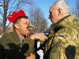Петух: украинский военный поиздевался над главарем "ДНР"