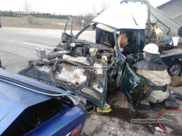 ДТП на Херсонщине: в столкновении ИЖ-2717 и ВАЗ-2106 погиб водитель, пятеро травмировано. ФОТО