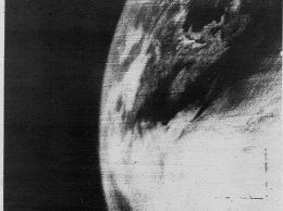 1 апреля в NASA празднуют 57-ю годовщину первого телевизионного снимка из космоса