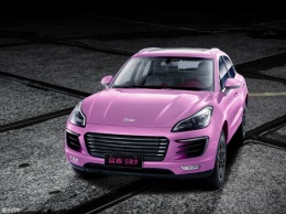 Китайский, зато дешевый: розовый клон кроссовера Porsche во всей красе