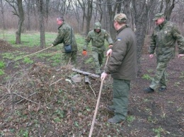 Авдеевские полицейские вышли на городской субботник (ФОТО)