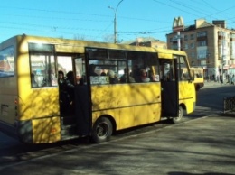 В Чернигове студенты-практиканты изучают пассажиропоток в общественном транспорте