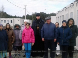 Священнослужители Павлограда опекают модульный городок переселенцев
