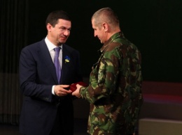 Губернатор вручил запорожским военным награды от Президента