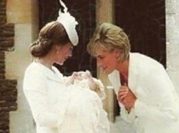 Фото принцессы Дианы с внучкой Шарлоттой вызвало бурю в Интернете