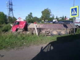 В Ярославле грузовик столкнулся с автобусом, есть пострадавшие