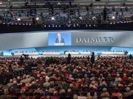 Акционер Daimler потребовал разрешения ходить голым