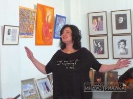 Известная запорожская певица показала свою первую выставку картин