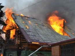 На Павлоградщине массово горят крыши жилых домов
