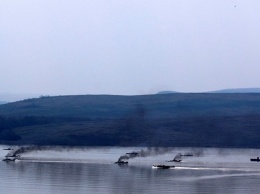 Боевики Луганщины на военной технике преодолели водную преграду