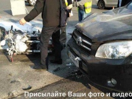 В Киеве джип сбил мотоциклиста (фото)