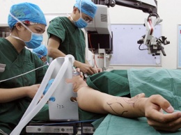 В Китае вырастили внешнее ухо на руке пациента и успешно его пересадили