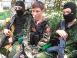 Террористы прививают детям "ЛДНР" "любовь к оружию" с раннего детства