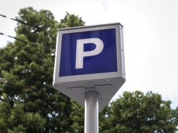 Деньги вперед: насколько законна борьба с платными парковками в Днепре