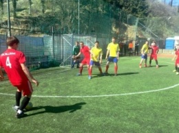 Тур сенсаций и разгромов в ялтинском мини-футболе