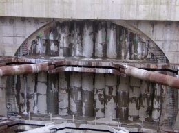Самая большая буровая установка в мире закончила рытье тоннеля в Сиэтле