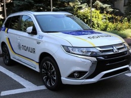 Гибридные Mitsubishi Outlander для полиции приплыли в Украину