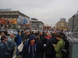 В центре Днепра активисты разгоняли парковщиков (Фото и видео)