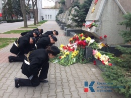 Почетный караул в Севастополе отдал дать памяти погибшим при терактах в Санкт-Петербурге