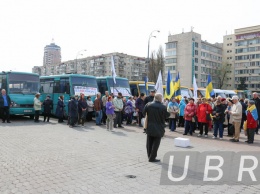 В Киеве протестующие маршрутчики перекрыли центр и грозят заблокировать въезды в город