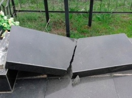 26-летний житель Херсонщины разгромил сельское кладбище, чтобы его не "забрали демоны"