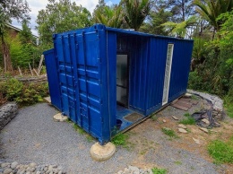 Дом площадью 10 кв. метров: почему женщина по доброй воле сменила особняк на контейнер