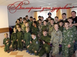 Вчера воспитанники военно-патриотических клубов Севастополя поздравили пожилых людей дома-интерната