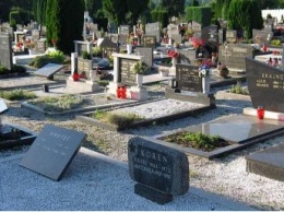 Недешевое, наверно, удовольствие: в Словении создали первые в мире интерактивные надгробия