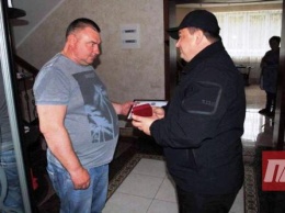 Жителя Киевщины, застрелившего грабителя из РФ, наградила Нацполиция