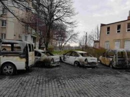 В Черноморске сгорели четыре автомобиля (фото)