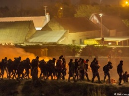 Во Франции после массовой драки сгорел дотла лагерь беженцев