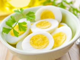 Ученые выяснили, что домашние куриные яйца полезнее инкубаторных