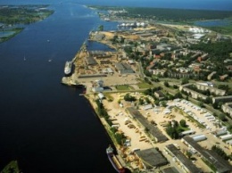 Рижский порт реконструирует терминал, от которого исходит неприятный запах