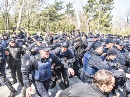 Патриотов на Аллее Славы задерживали киевские полицейские - Форостяк