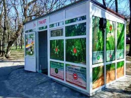 Новое общественное место в старинном парке обклеили соцрекламой «Одесса - наш дом!»
